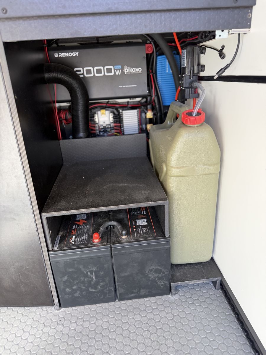 eMoto dirt bike trailer with charging system