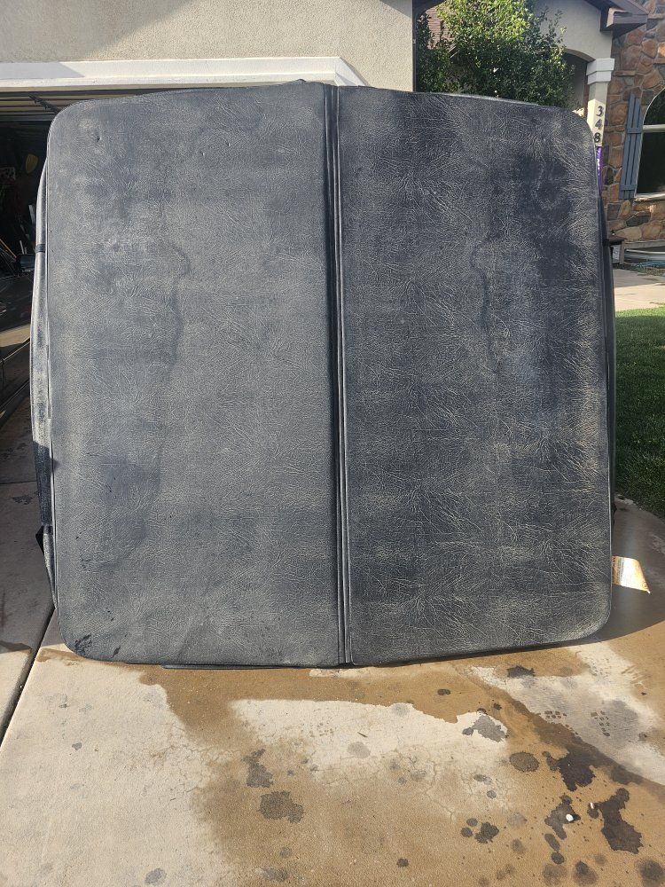 Used Hot Tub Cover - 76"x76" Foldable Insulated Jacuzzi Spa Lid, Black great condition $80 obo