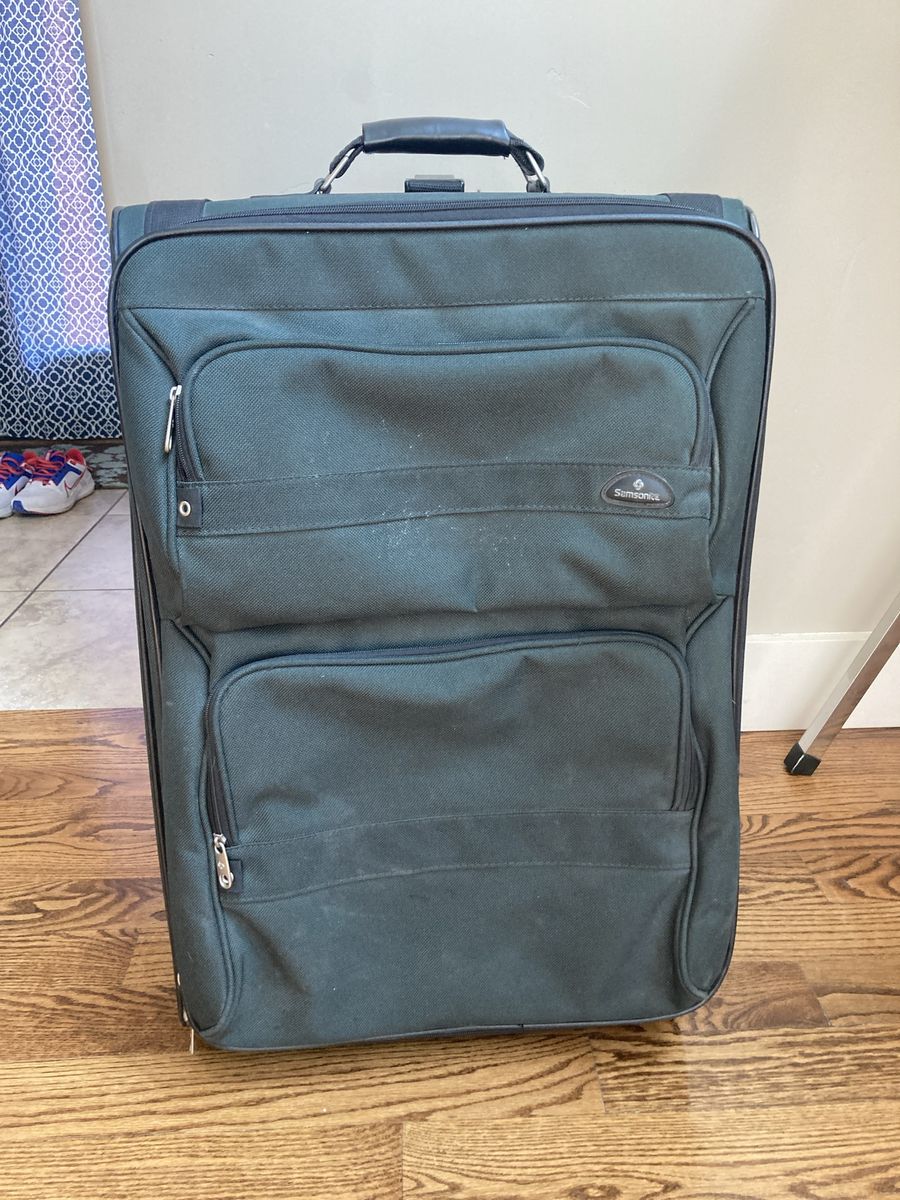 Samsonite Green Softside Rolling Suitcase Luggage (27.5" x 21" x 10.5")