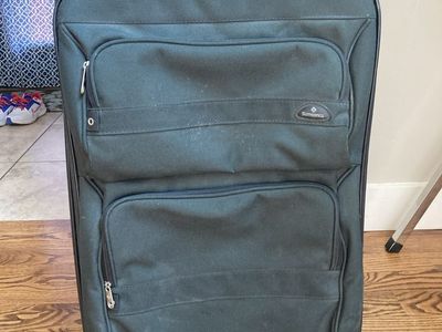 Samsonite Green Softside Rolling Suitcase Luggage (27.5" x 21" x 10.5")