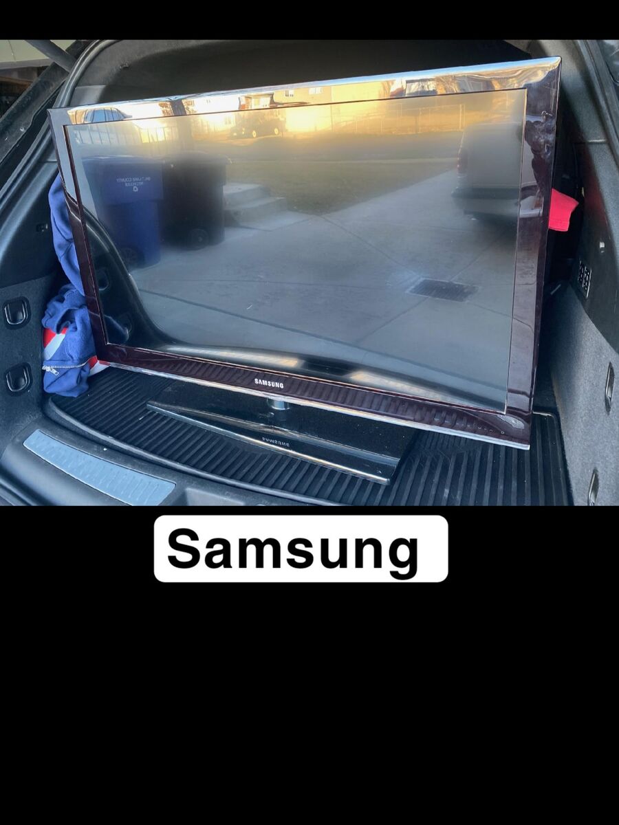 40 inch Samsung tv and remote