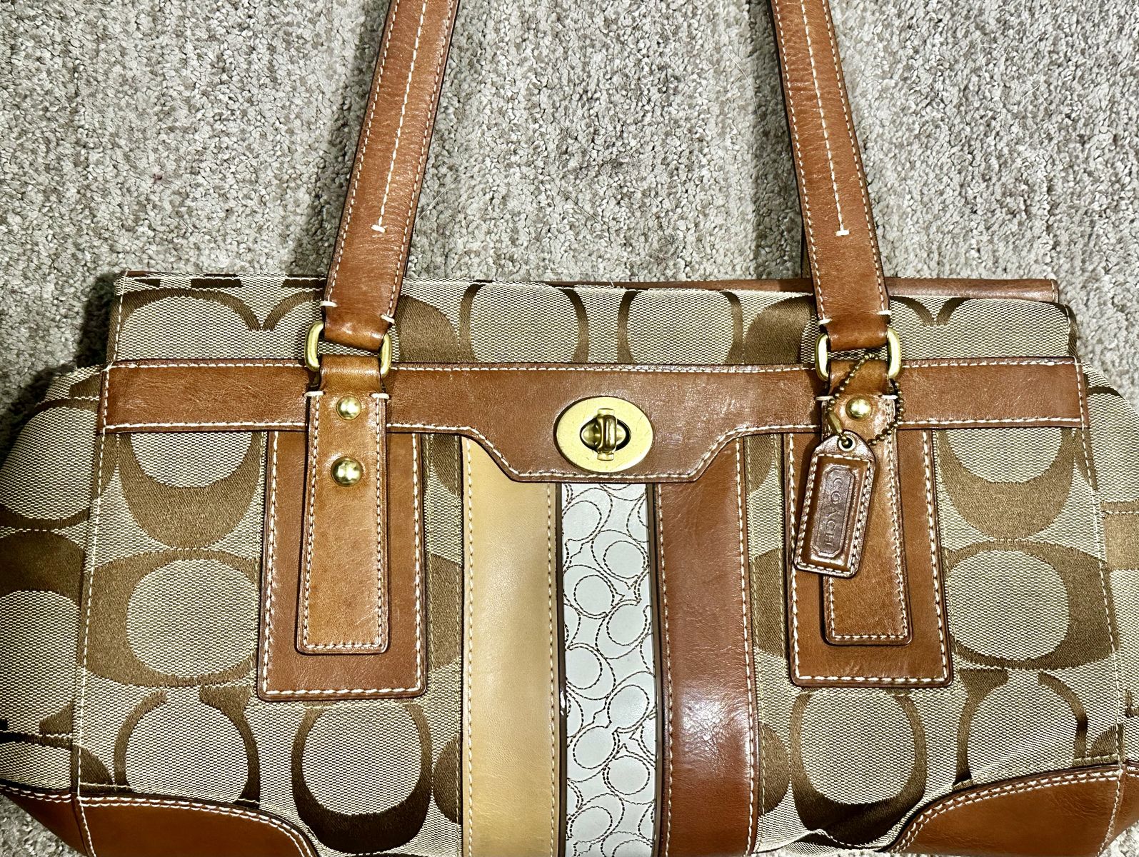 VINTAGE COACH HANDBAG! Signature Logo Design-11072