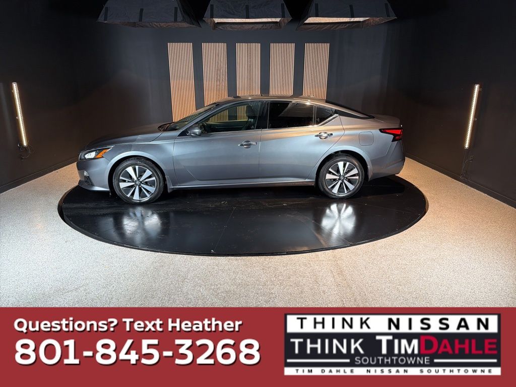 Main image 3