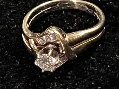 A ladies Wedding Ring