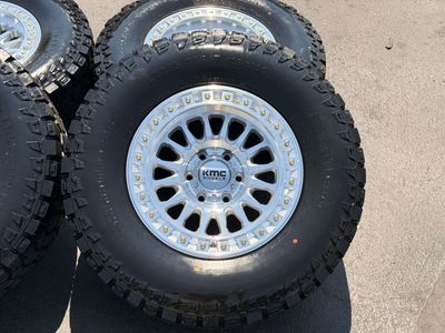 17” KMC 552 6 Lug 6x5.5 | 6x139.7 33” R/T 285/70R17 Chevy GMC 1500 Toyota Tacoma