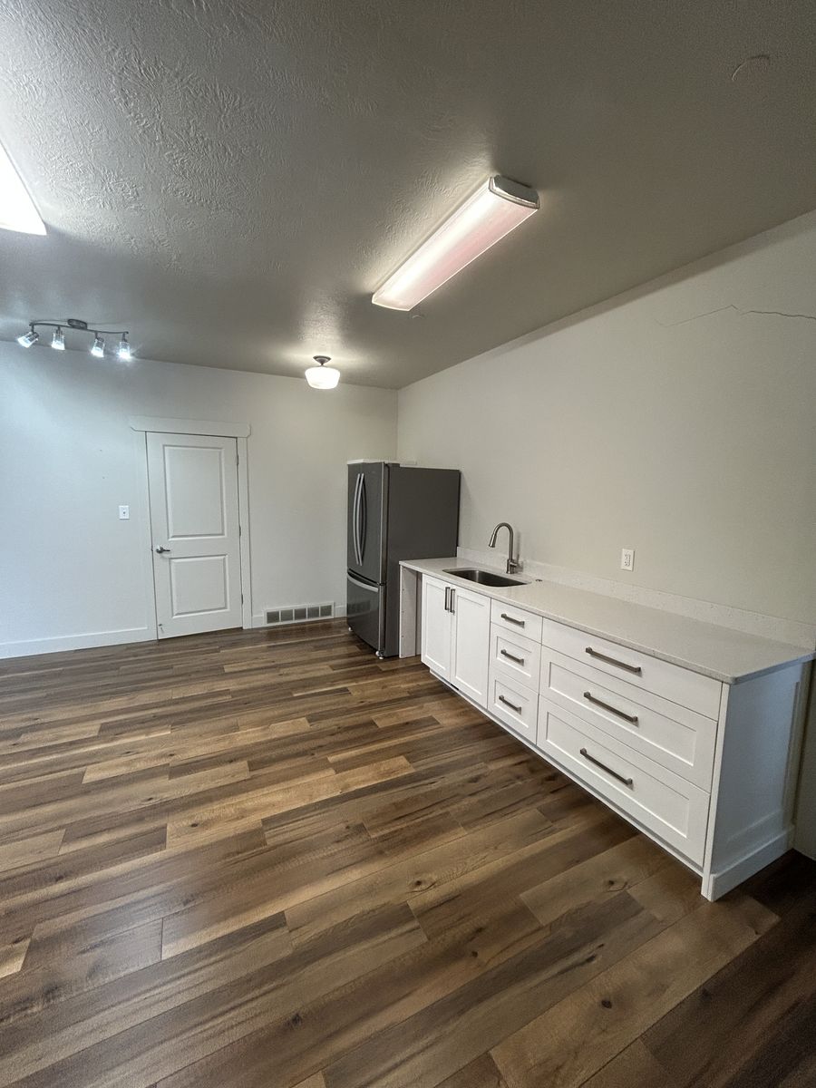 Main image 5