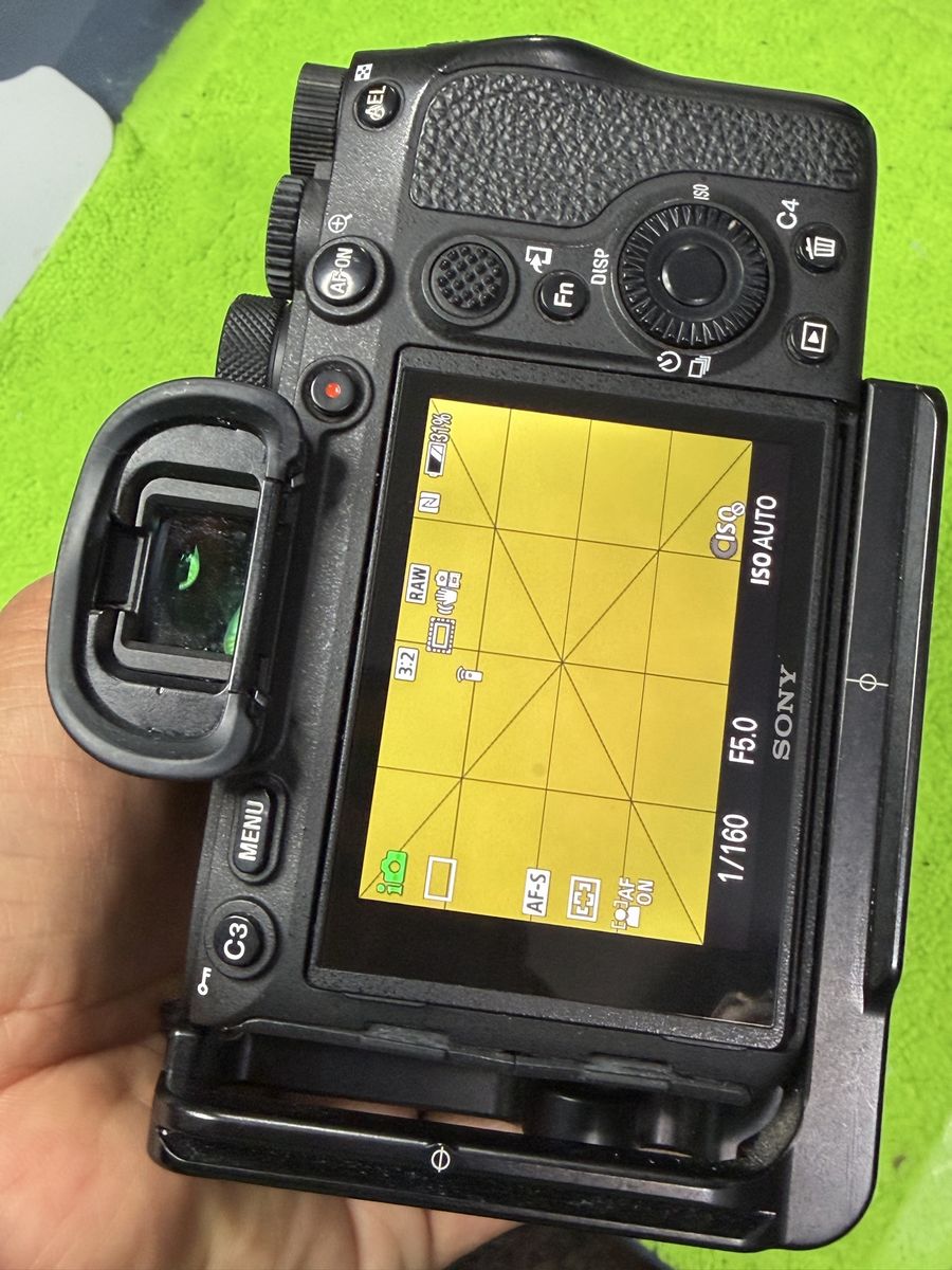 Sony a7R iv body only (no lens included)