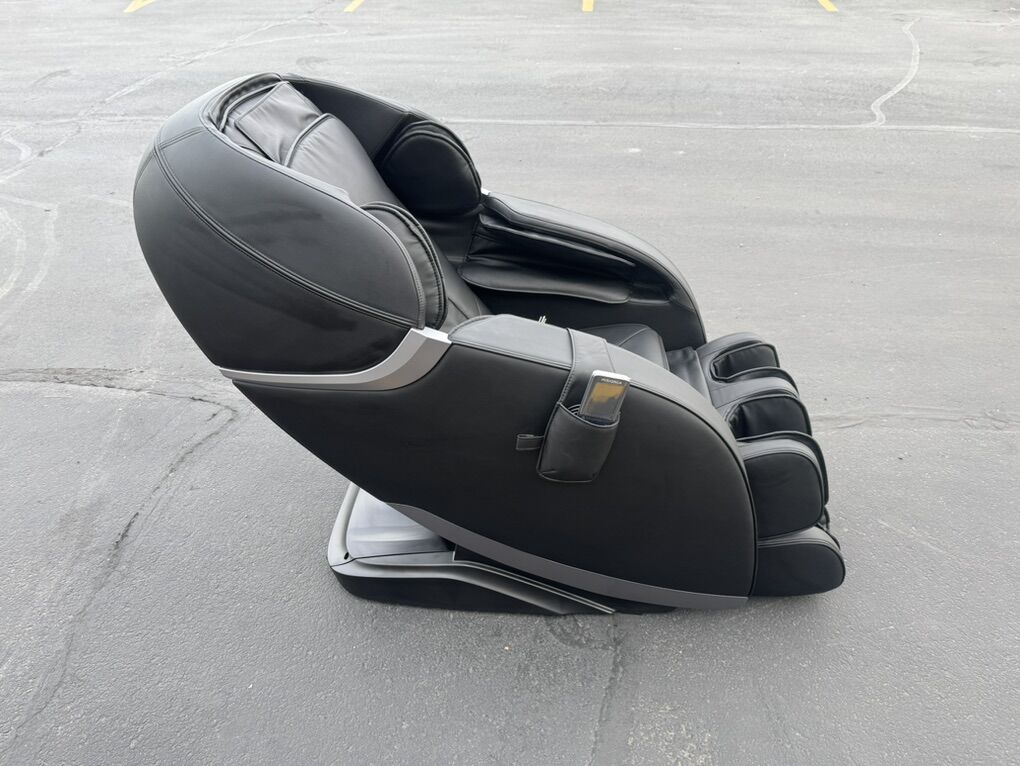 Like New Insignia 2d Massage Chair
