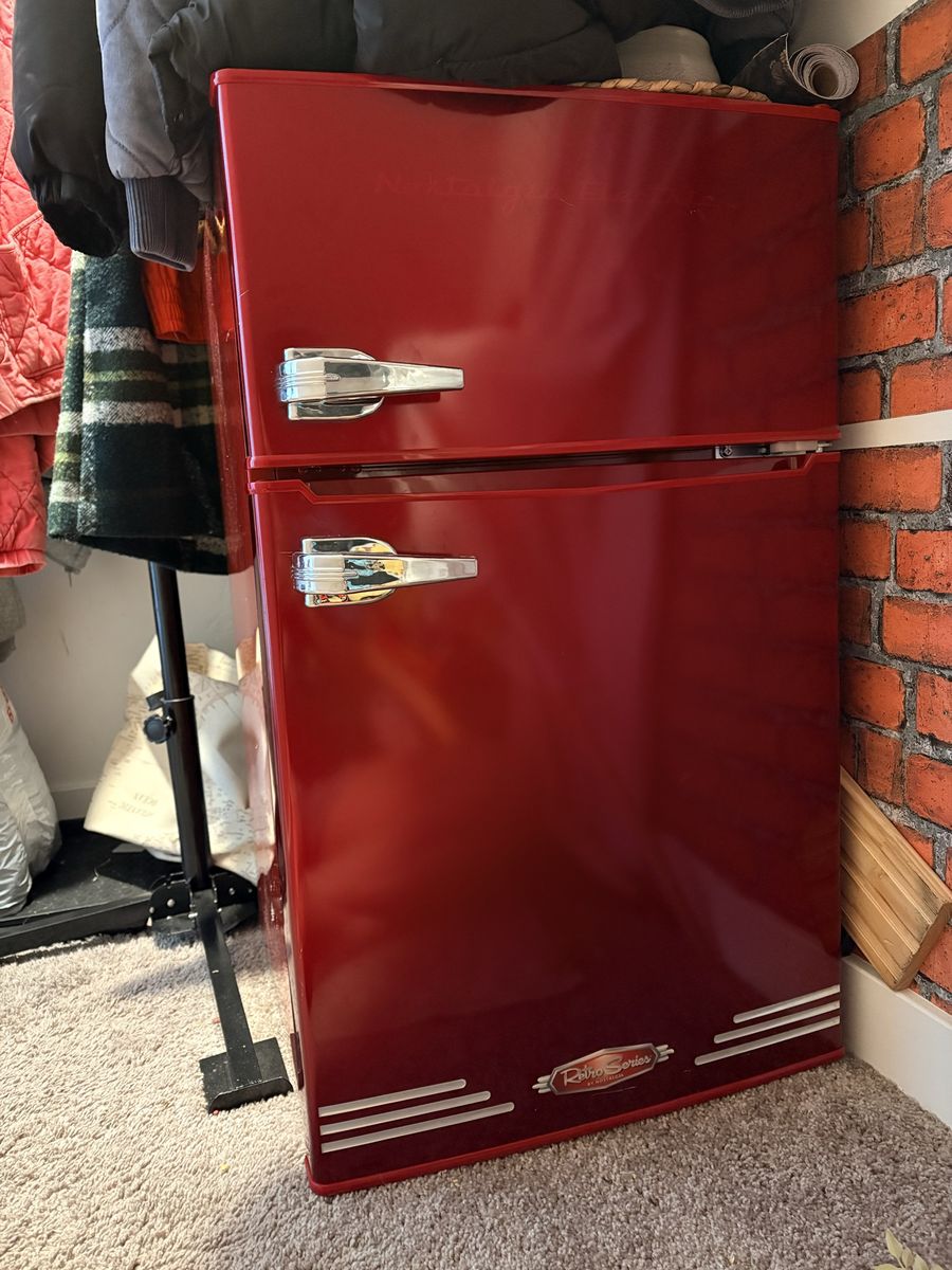 Retro Series Red Mini Fridge with Freezer Compartment - Compact and Stylish