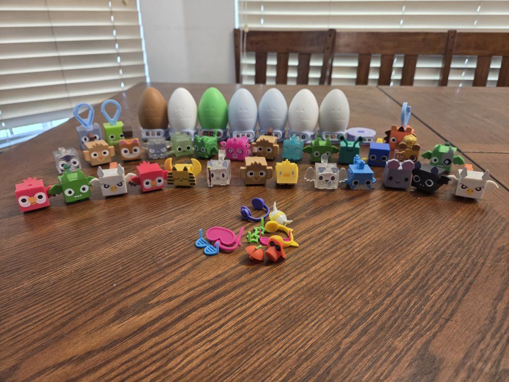 Pet Simulator X Toys Mixed Lot: 30 Pets, 7 Eggs, & Accessories