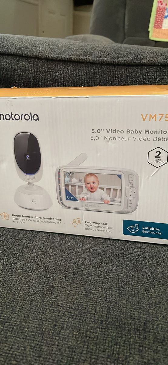 Motorola VM75 5.0" Video Baby Monitor with Room Temperature, Two-Way Talk & Lullabies - New