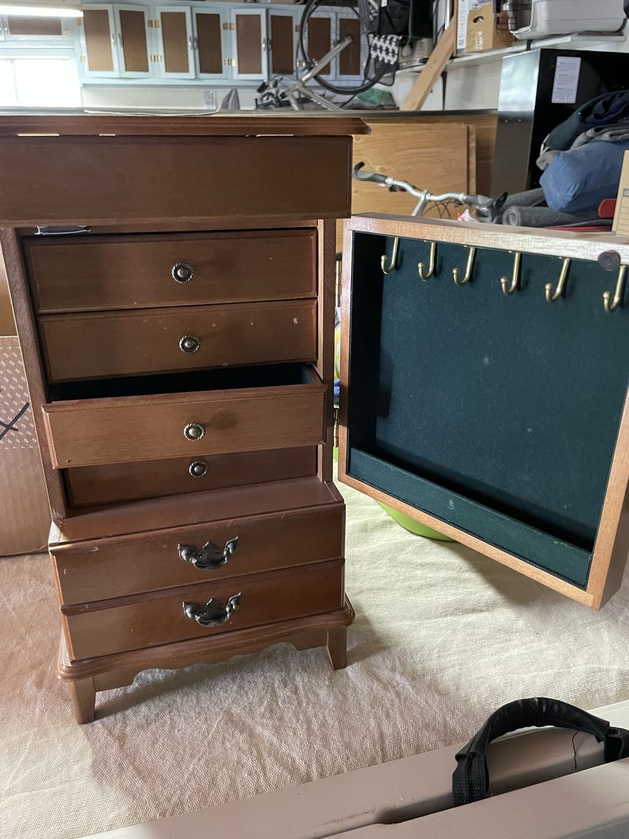 Jewelry box