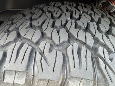 BFGoodrich All-Terrain T/A KO2 35x12.50R20LT Tire & Moto Metal Wheel