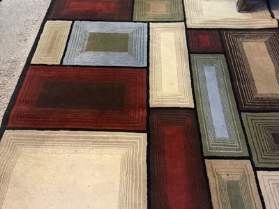 5’ x 7’ Area Rug – Modern Geometric Design