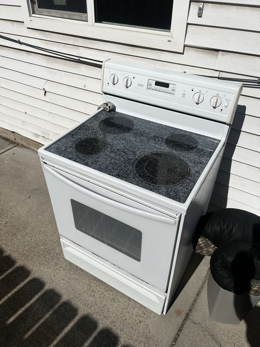 Caloric Electric Range Stove Oven White with Black Cooktop