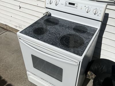 Caloric Electric Range Stove Oven White with Black Cooktop
