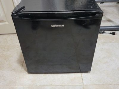 Upstreman 1.6 Cu. Ft. Black Mini Fridge Compact Refrigerator Dorm Office Garage