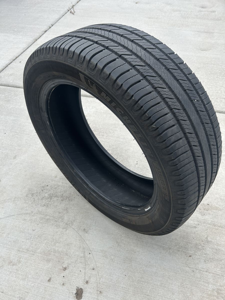 235/50 R19 Michelin Tire