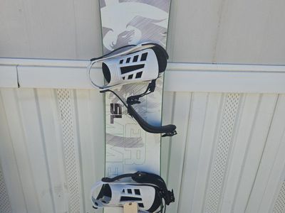 Never Summer Rip Saw Snowboard w/ Bindings – Premium All-Mountain Setup