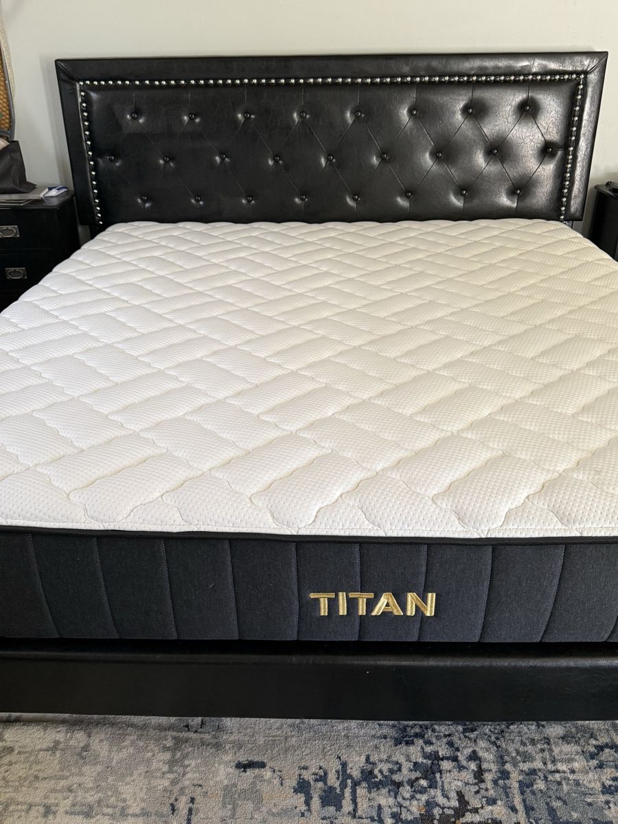 King Bed w/Mattress