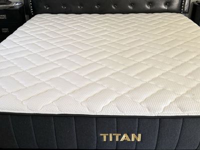 King Bed w/Mattress