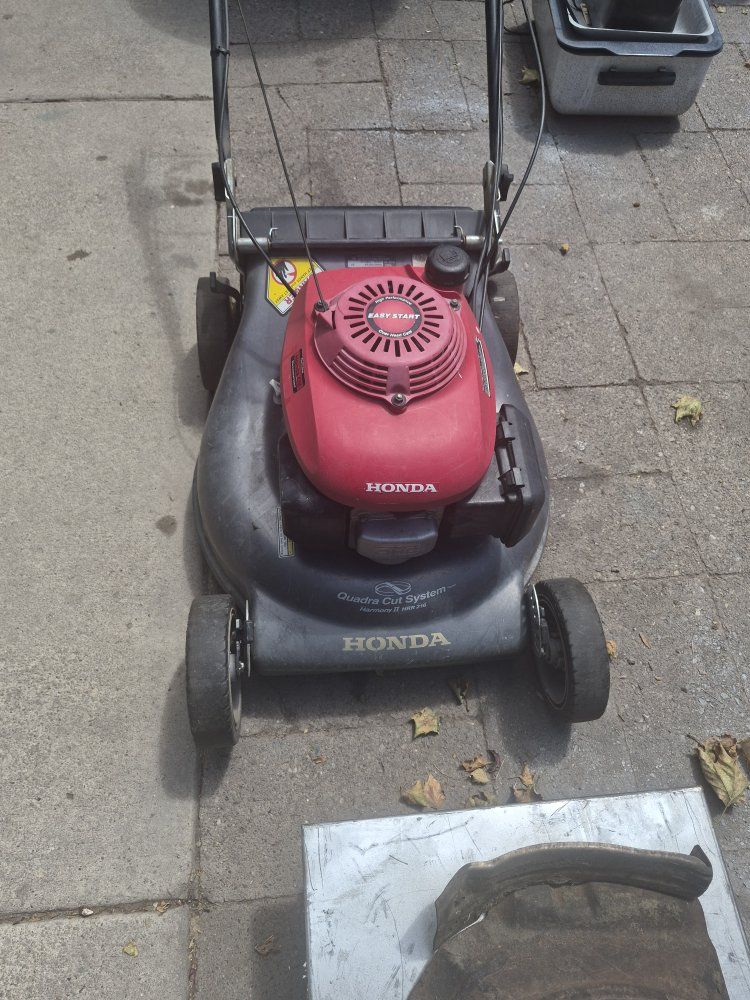 Honda Harmony II HRR216 Quadra Cut System 21" Push Lawn Mower - Easy Start self.proppelled.does not.work comes with bag