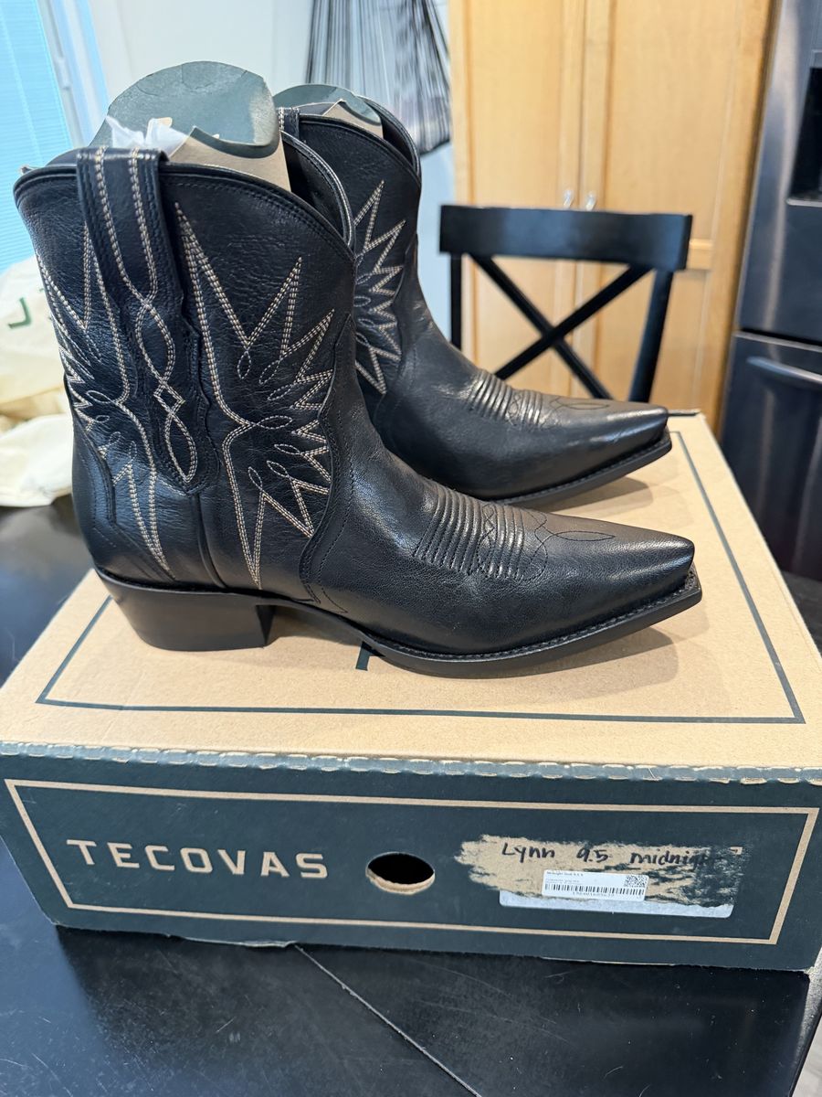 BRAND NEW tecovas boots for women