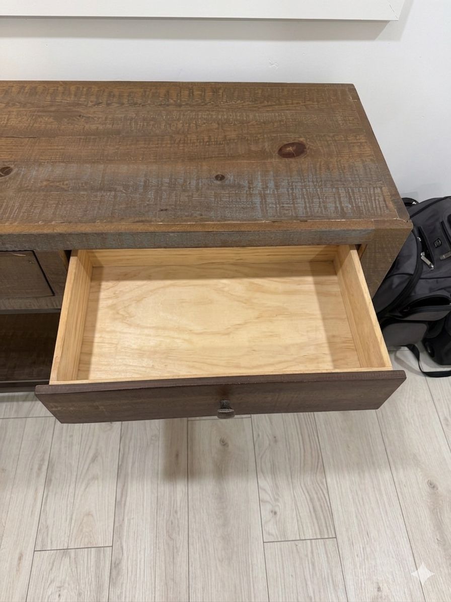Main image 3