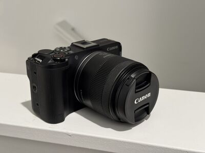 Canon R50V