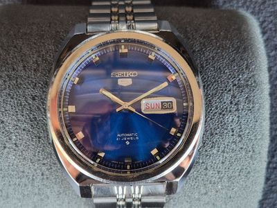 I’m selling this used vintage Seiko wristwatch