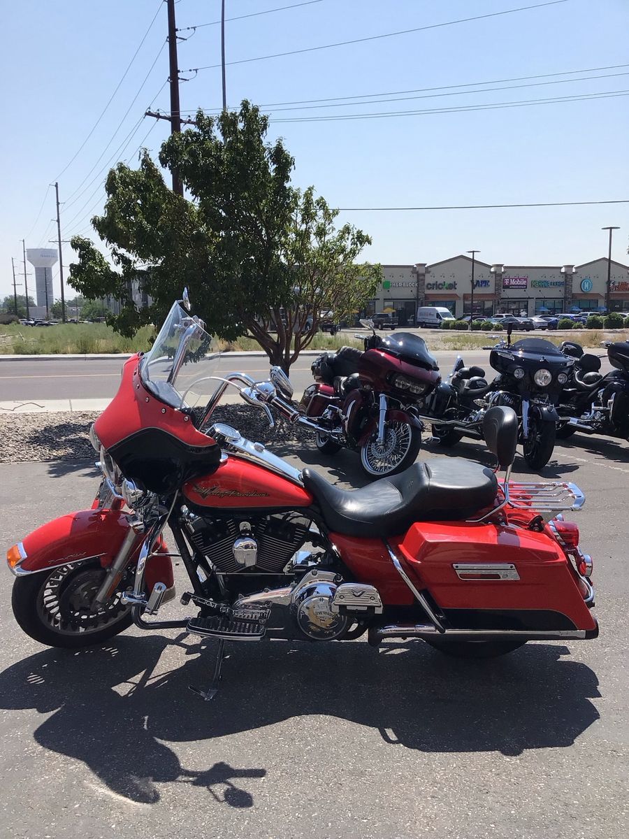 2010 HARLEY-DAVIDSON ROAD KING BASE