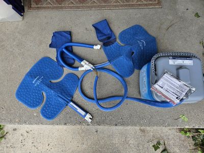 Breg Polar Care Kodiak Cold Therapy System with 2 Knee Pads