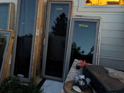 Assorted Used Windows.
wood interior and exterior.
16 years old.
factory tinted