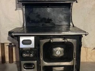 Antique Majestic Cast Iron Wood Burning Cook Stove