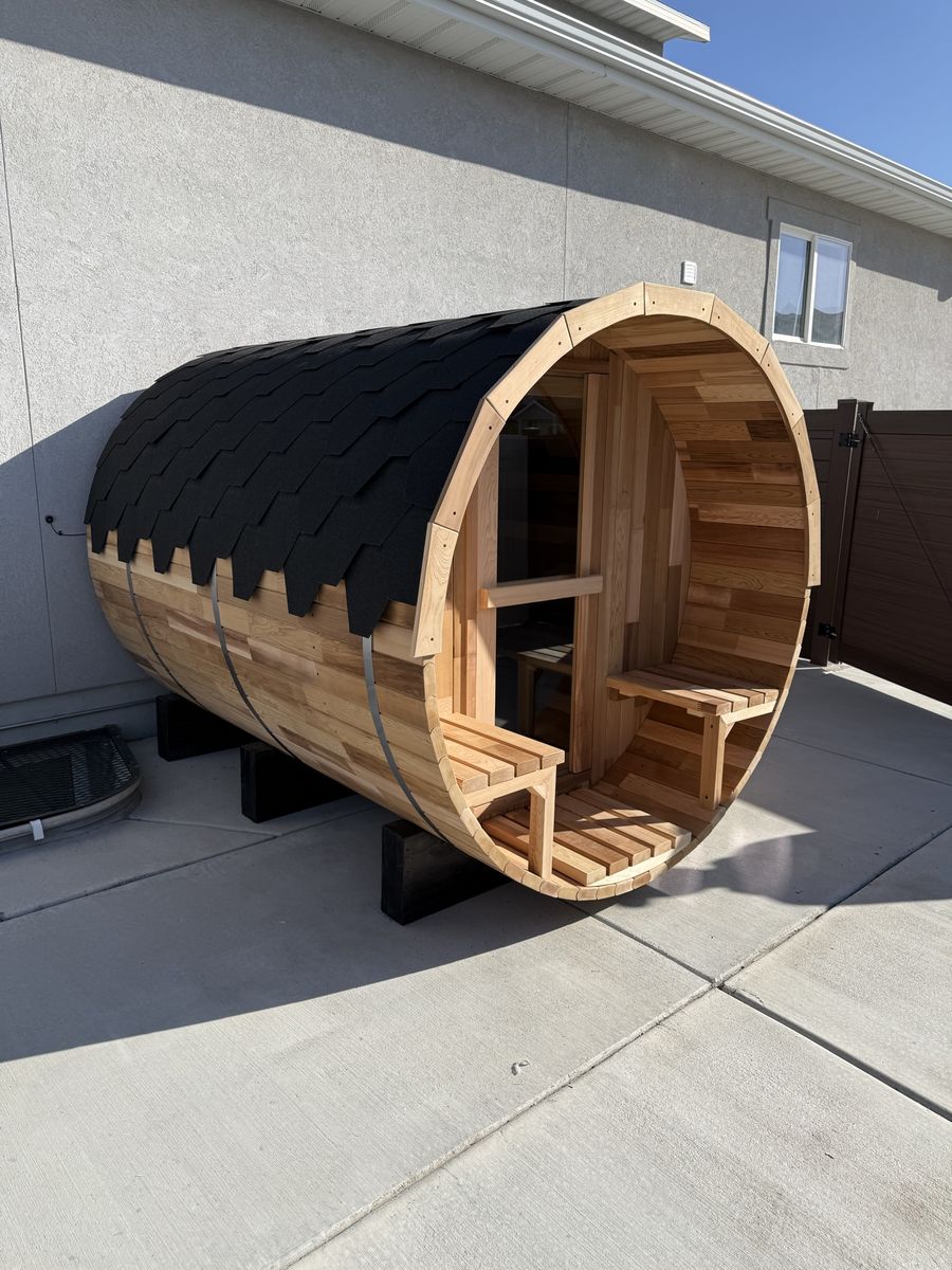 Red Cedar 4-6 Person Outdoor Barrel Sauna