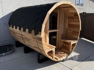 Red Cedar 4-6 Person Outdoor Barrel Sauna