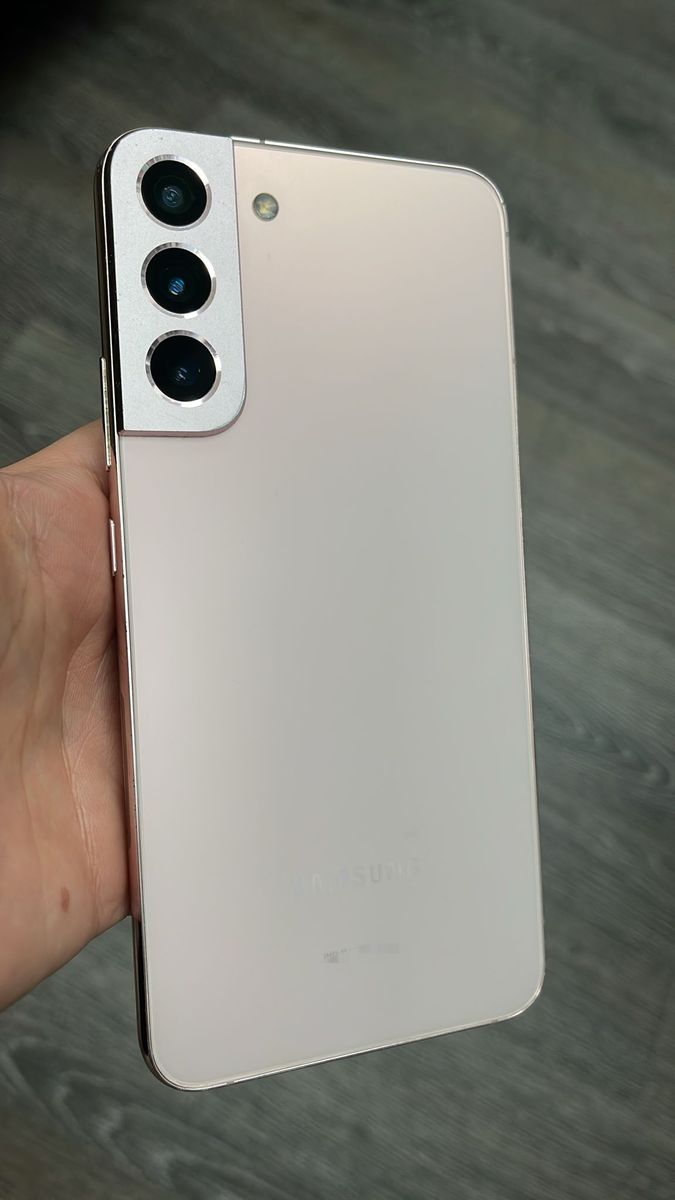 Samsung Galaxy S22 5G- 128GB - Unlocked