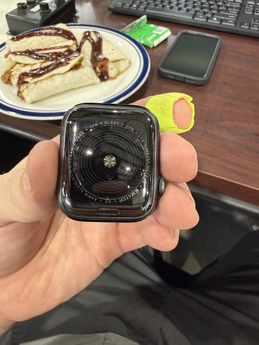Apple Watch SE 44mm Aluminum GPS LTE Smartwatch - Damaged Screen