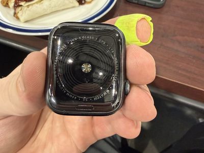 Apple Watch SE 44mm Aluminum GPS LTE Smartwatch - Damaged Screen