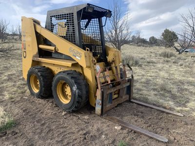 Gehl 6625 skid steer, quick change bucket and pallet forks