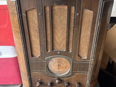 Antique 1934 rca radio