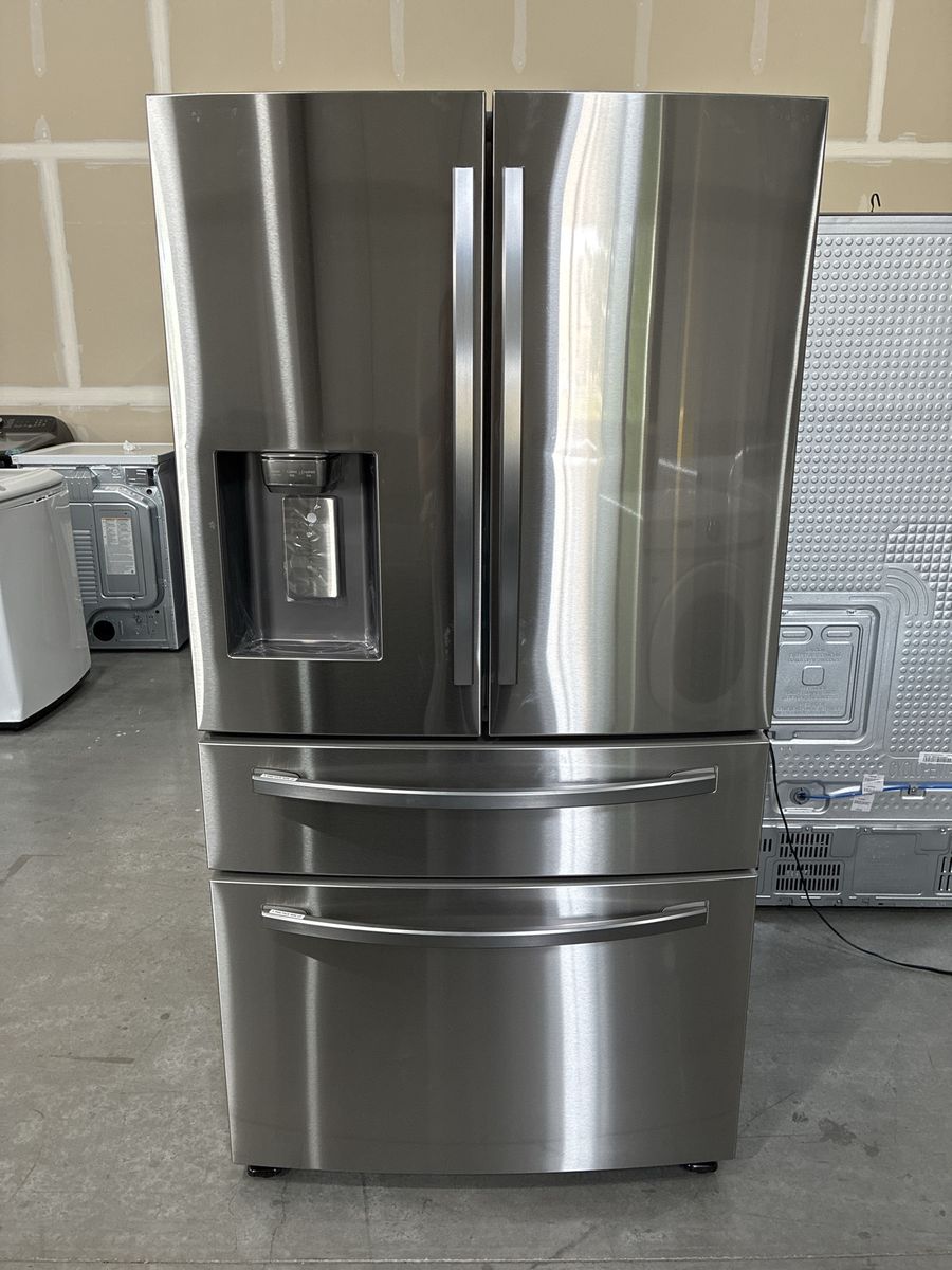 Samsung Stainless Steel French Door Refrigerator with Exterior Water Dispenser & Flex Drawer
