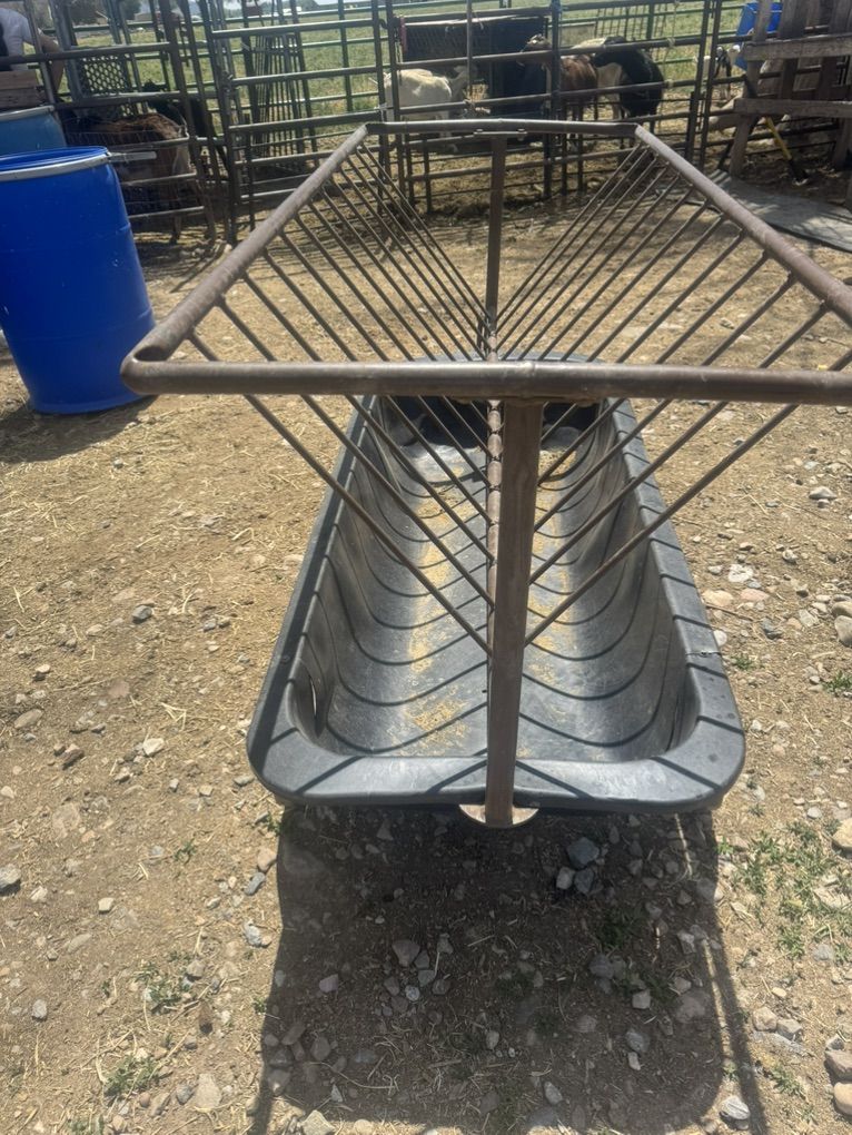 Feeder For Goats Or Sheeps