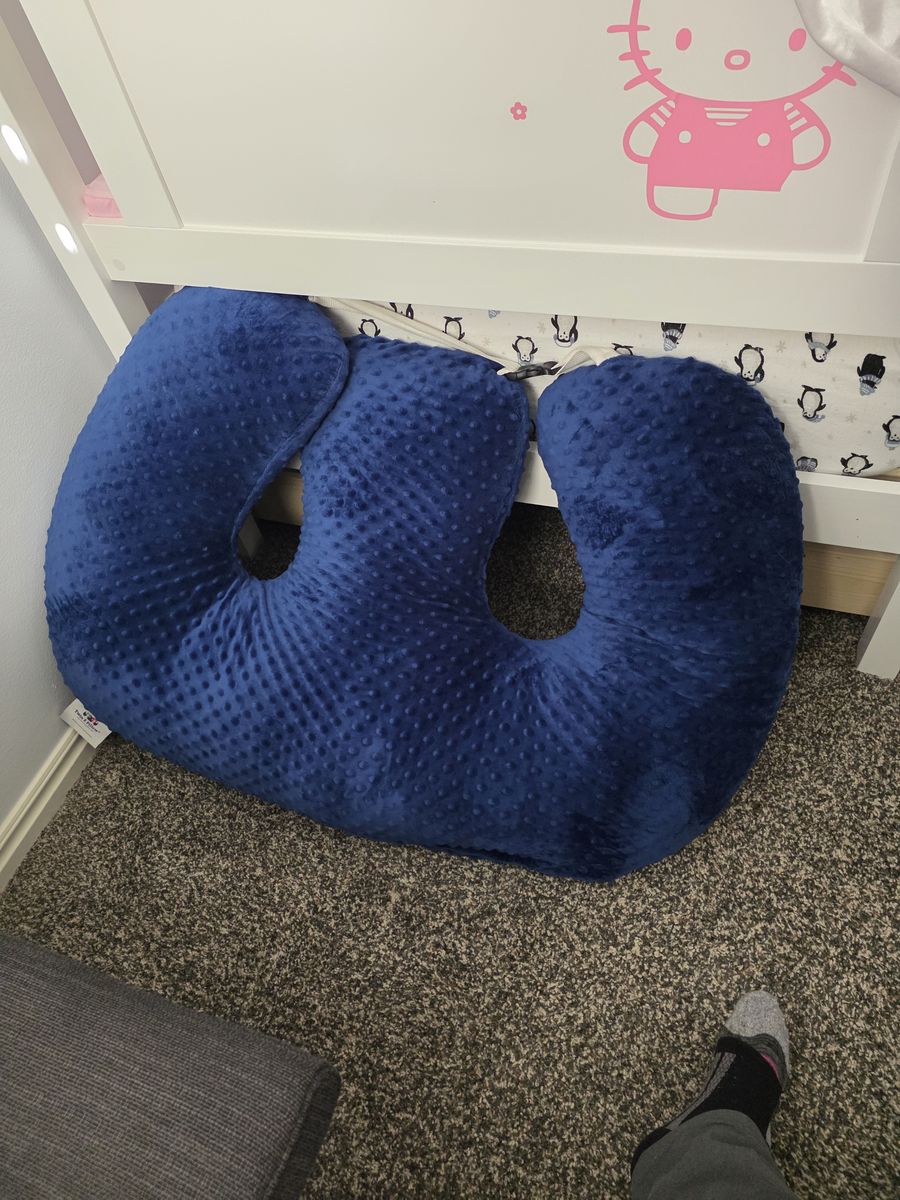 Twin z with 2 extra covers. Great shape.