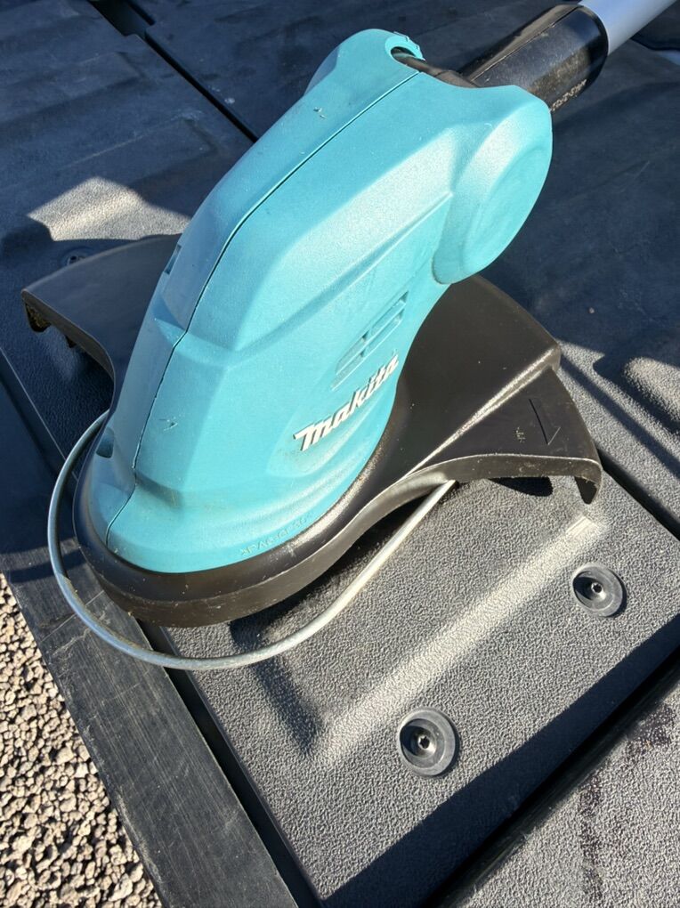 Makita 18V LXT Lithium-Ion Cordless String Trimmer