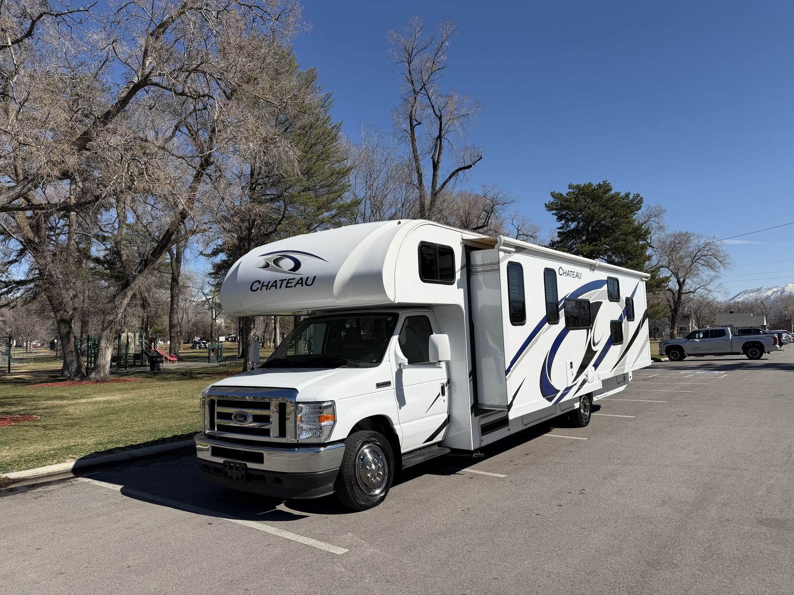2023 Thor Motor Coach Chateau 31EV Like= 2023 Jayco Redhawk 31F Bunk Beds
