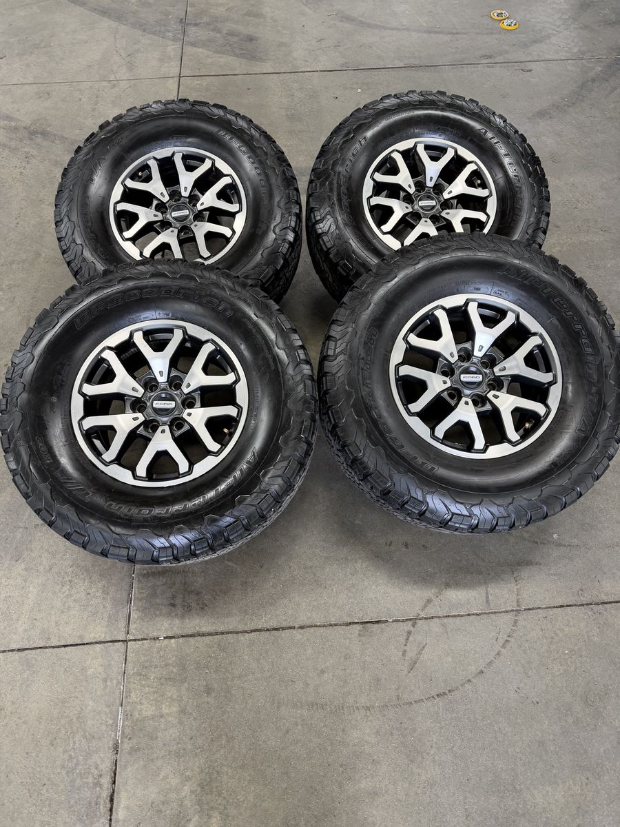 2022 Ford Raptor OEM 17in Wheels/ 315/70/17 Bfg