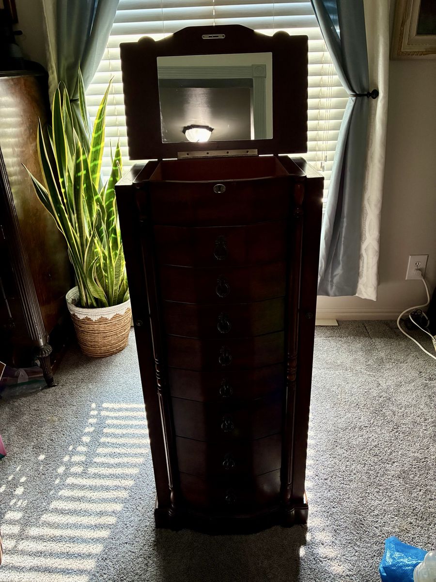Large freestanding jewelry box