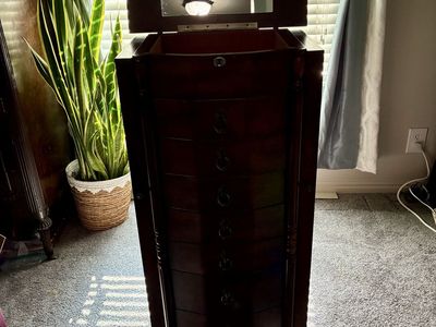 Large freestanding jewelry box