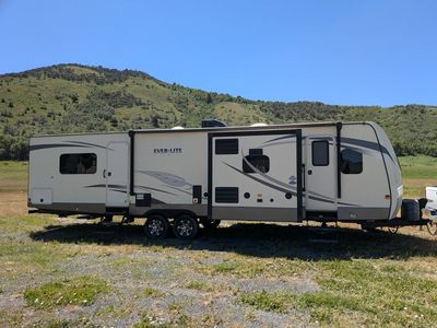Ever-Lite EverGreen Travel Trailer Bumper Pull RV - Spacious, Well-Maintained, Ready for Adventure!
